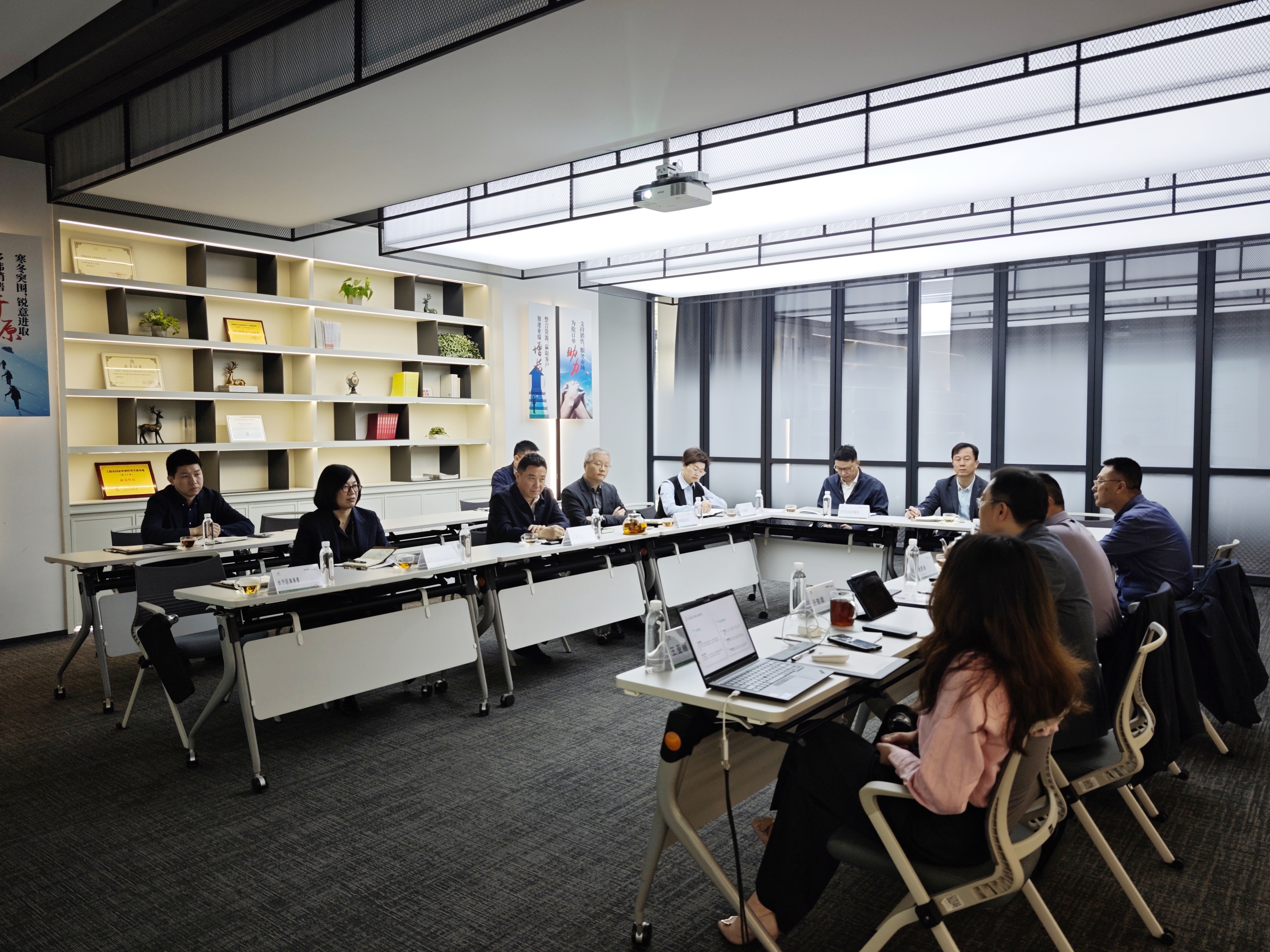 虹桥商务区管委会孔福安书记带队调研乐天堂fun88股份 助力企业稳重发展